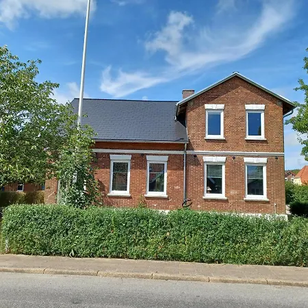 Apartment Helt Hus, Med Egen Have Og 4 Sovevaerelser Skaerbaek