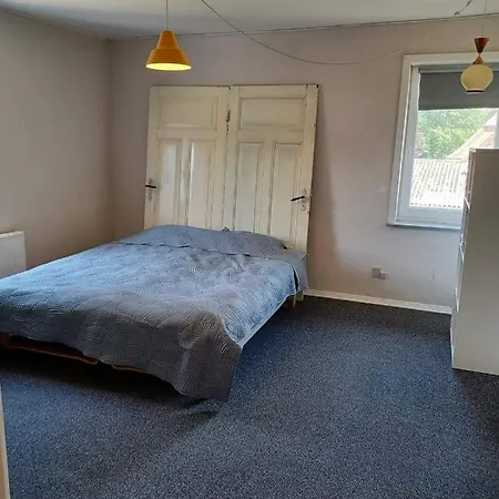 Helt Hus, Med Egen Have Og 4 Sovevaerelser *